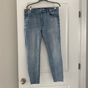 Pistola Raw Hem Light Wash Skinny Jeans 33 short - fits 5’4